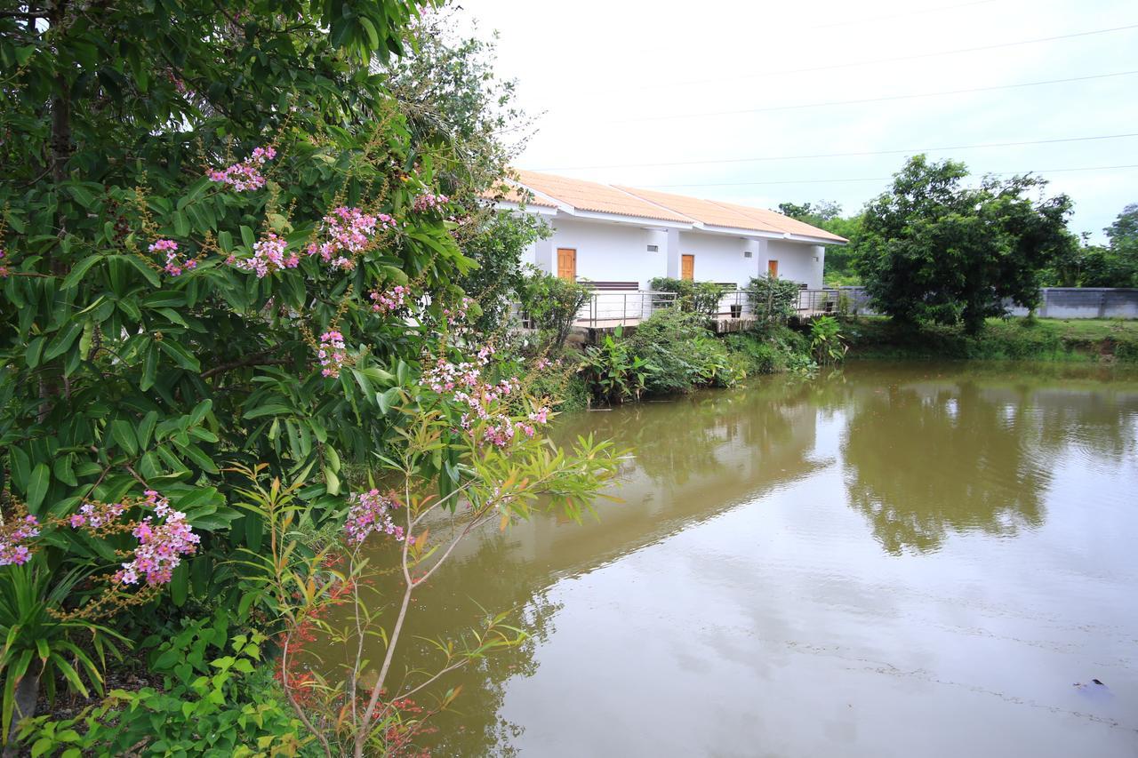 Baanpooya Hotel And Resort Tak Exterior photo